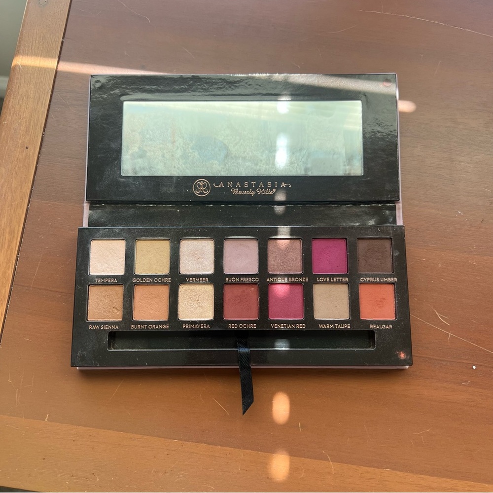 Anastasia Beverly Hills Modern Renaissance Soft Pink Case